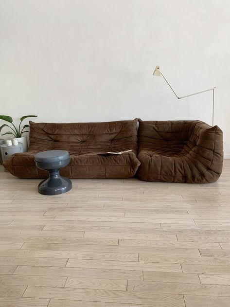 70s Couch, Brown Velvet Sofa, Ligne Roset Togo, Corner Seat, Earthy Home Decor, Michel Ducaroy, Earthy Home, Brown Couch, Togo Sofa