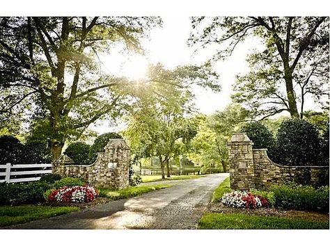 Estate Entrance, Property Gates, Entrance Landscaping, Driveway Entrance Landscaping, Equestrian Property, Farm Entrance, Horse Facility, Stable Ideas, Farm Gate