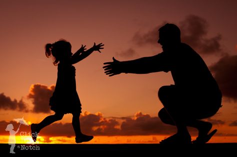 6 Steps to taking great silhouette shots...still need to do this! Father Daughter Photos, Father Daughter Photography, Silhouette Photography, Fotografi Digital, Foto Baby, Dad Daughter, Shooting Photo, Father Daughter, Photo Tips