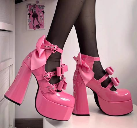 draculaura on Tumblr Draculaura Aesthetic Outfit, Bow High Heels, Catty Noir, Platform Heels Boots, Pink High Heels, Round Toe Pumps, High Shoes, Thick Heel, Cute Bow