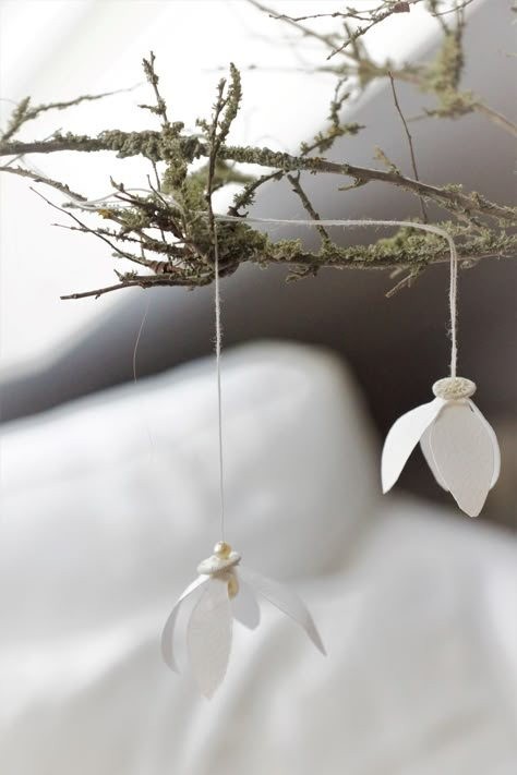 DIY… SCHNEEGLÖCKCHEN – anettes-jardin January Craft, Ostern Diy, Shabby Chic Easter, Happy Easter Wishes, Spring Decor Diy, Easter Tree Decorations, Spring Easter Crafts, Sibu, Easter Images