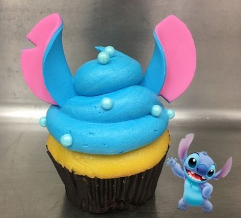 New Stitch Cupcake Is Out Of This World! World Cakes, Lilo And Stitch Cake, Deco Cupcake, Disney Cupcakes, Stitch Cake, Disney Desserts, Disney Treats, Torte Cupcake, Lilo Y Stitch