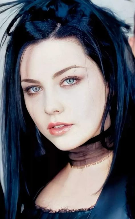 Amy Lee Evanescence, Rock Girl, Goth Beauty, Amy Lee, Dark Makeup, Evanescence, Famous Stars, Dye My Hair, Art Style Inspiration