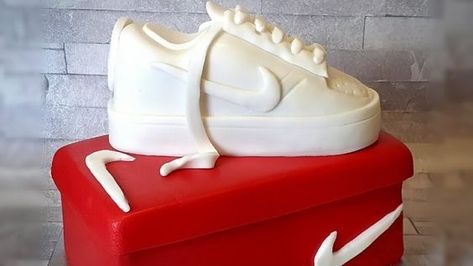 Nike Shoes Cake, Running Shoes Cake, Nike Cake, Shoe Box Cake, Cake Step By Step, Jordan Concord, Shoes Cake, Shoe Cupcakes, Birthday Cake Tutorial