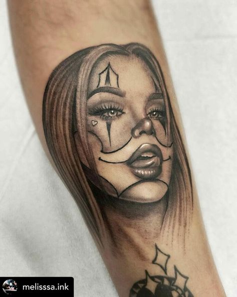 Payasa Tattoo Payasa Tattoo Designs, Chola Tattoo Ideas, Mexican Style Tattoos, Payasa Tattoo, Simple Forearm Tattoos, Tattoo Board, Chicano Tattoos, C Tattoo, Chicano Art Tattoos