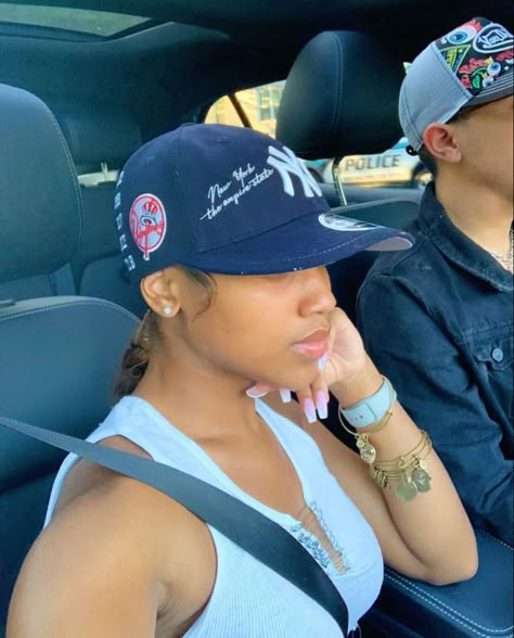 Fitted Caps Outfit Black Women, Hat Aesthetic, Hat Fits, Black Couples Goals, Chill Outfits, Future Lifestyle, Girl Swag, Fitted Caps, Cute Hats