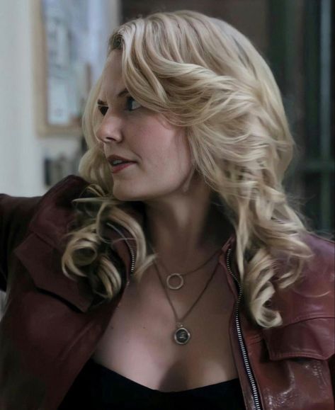 Emma Swan Hair, Emma Swan Aesthetic, Emma Swan Style, Ones Upon A Time, Swan Aesthetic, Regina And Emma, Ouat Cast, Once Up A Time, Until The Very End