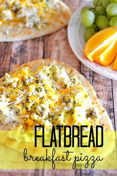 The perfect way to start the morning – flatbread breakfast pizza! Serve with fresh fruit for a well-rounded breakfast. Flatbread Breakfast Pizza, Breakfast Flatbread Pizza, Flatbread Breakfast, Flatbread Pizzas, Pizza For Breakfast, Pizza Kitchen, Recipe Breakfast, Eating Eggs, Flatbread Pizza