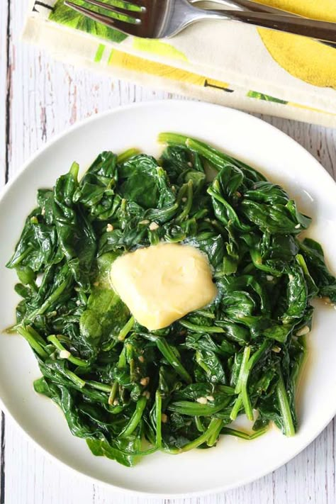 Spinach Recipes Sauteed, Spinach Recipes Side, Fresh Spinach Recipes, Cook Fresh Spinach, Spinach Recipes Healthy, Spinach Healthy, Spinach Recipe, Low Carb Side Dishes, Sauteed Spinach