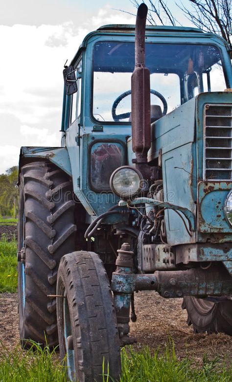 Tractor Aesthetic, Joshua Core, Tractor Photography, Industrial & Rustic Interior, Tractor Photos, Summer Field, Old Tractor, Aesthetic 2024, Classic Tractor