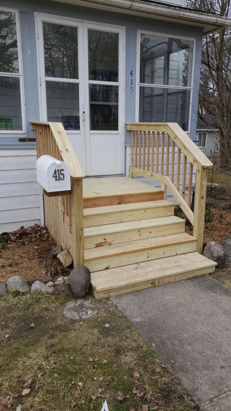 Diy Concrete Steps, Porch Steps Ideas, How To Build Porch Steps, Exterior Entryway Ideas, Mobile Home Steps, Diy Stairs Outdoor, Concrete Front Steps, Front Porch Stairs, Manufactured Home Porch