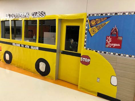 School Designs, Vbs 2023, Class Displays, School Doors, Door Decorating, School Decor, Play School, Door Decorations Classroom, Car Themes