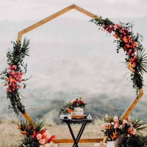 Poptop's Ultimate Guide to DIY Wedding Inspiration Geometric Wedding Decor, Hexagon Wedding, Wedding Ceremony Ideas, Wedding Arch Flowers, Wedding Arbour, Wedding Altars, Arch Flowers, Have Inspiration, Fall Wedding Flowers