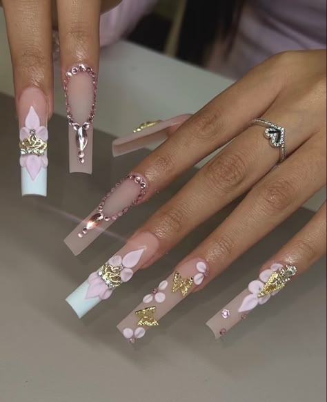 Pink Nail Sets With Charms, Flower Charm Nails, Bling Nails Rhinestones, Pink Gem Nails, Xv Nails, Nails Art Simple, Easy Nail Art Tutorial, Wedding Nail Art Designs, Luxury White Wedding