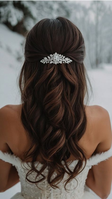 Discover the latest winter bridal hairstyles for your wedding day whether you have long straight short or half up half down hair From elegant crowns to trendy buns and veils find the perfect style for your special day Half Up Half Down Wedding Hair With Cathedral Veil, Winter Wedding Bridal Hair, Winter Bride Hair, Winter Wedding Hairstyles For Long Hair, Half Up With Veil, Long Wedding Hair With Veil, Long Veil Wedding Hair, Bridal Hair Half Up With Veil, Classy Wedding Hair