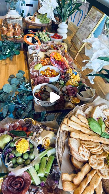 Lovely Grazing Tables on Instagram: "This was a Grazing Table Package for 20-25ppl + 30 sliders 🤍 (It’s been challenging keep the food safe from flies 🪰 this summer 🥹) Someone else in the business suffering same? #grazingtables #grazingboxessydney #grazingplatter #grazingfood" Cheap Grazing Table Ideas, Grazing Table Ideas, Grazing Food, Grazing Table, Grazing Tables, Table Ideas, Someone Elses, Food Safe, Sliders