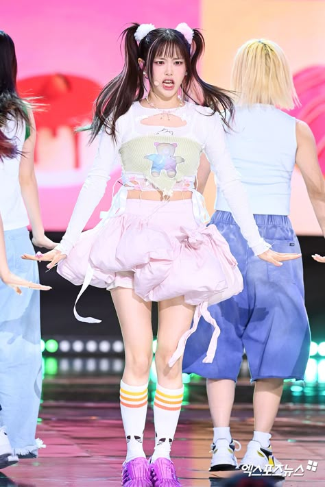 Chuu Stage Outfit, Chuu Outfits Loona, Kpop Pastel Aesthetic, Chuu Strawberry Rush, Chuu Outfits, Loona Outfits, Aesthetic Pretty Girl, Outfits Layering, Trend Aesthetic