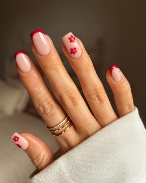 Cute Red Nails, Red Summer Nails, Short Red Nails, Summer Nails 2024, Ring Finger Nails, Red Nail Art, Classy Nail Designs, Square Nail Designs, Flower Nail Designs