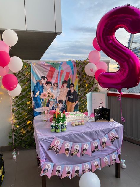 BTS themed birthday decor Seventeen Themed Party, Kpop Party Ideas Decoration, Kpop Theme Party, K Pop Birthday Party Ideas, Stray Kids Birthday Party Ideas, Bts Party Ideas Decoration, Kpop Themed Birthday Party, Bts Birthday Party Ideas, Bts Themed Birthday Party