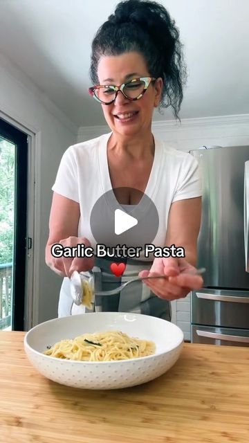 Easy Garlic Butter Pasta, Hot Pasta Dishes, Italian Pasta Sauces, Pasta And Meatballs, Rice Grits, Pizza Dishes, Easy Garlic Butter, Pasta With Lemon, Food Snack Ideas