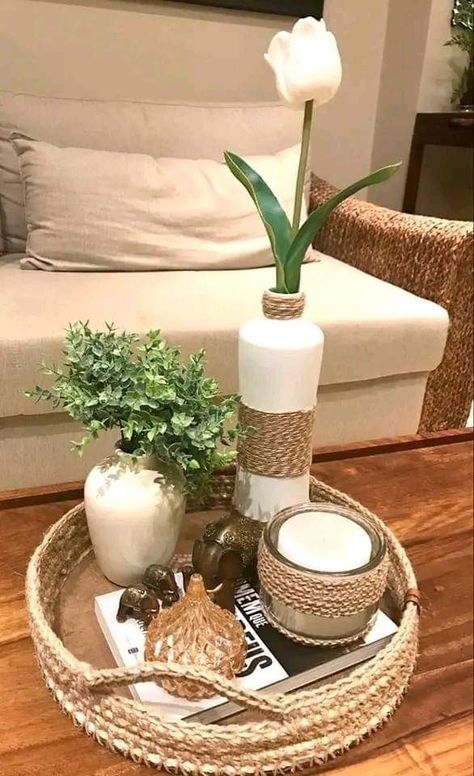 Coffee Table Decor Tray, Spring Kitchen Decor, Traditional Coffee Table, Spring Decor Ideas, نباتات منزلية, Table Decor Living Room, Wicker Tray, Remodeling Kitchen, Coffee Table Decor