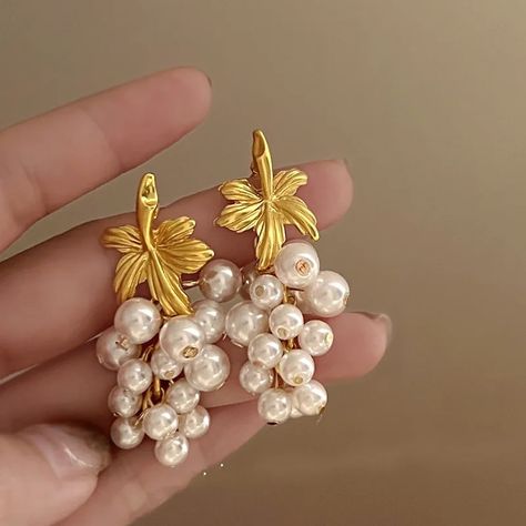 Stud Earrings Women, Grape Earrings, Long Tassel Earrings, Vintage Pearl, Classy Jewelry, Earrings Women, Trendy Earrings, Pearl Types, Vintage Pearls