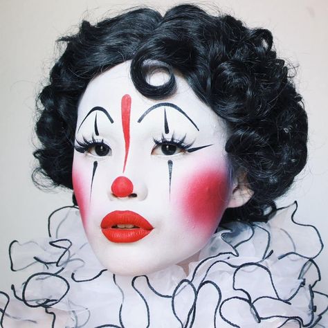 🤡the blushing clown🤡 obviously HAD 2 do a classic clown Look using the @likely.makeup Clown Blush Palette 🤧 evry1 pls appreciate my attempt… Red Clown Makeup Halloween, Drag Clown Makeup, Clown Drag Makeup, 1920s Clown, Vintage Clown Makeup, Clown Makeup Aesthetic, Clown Drag, Clown Core Makeup, Colorful Clown Makeup