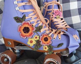 Roller Skate Customization, Custom Roller Skates Painted, Custom Roller Skates, Roller Skate Accessories, Skate Accessories, Cute Toes, Theatre Costumes, Paint Roller, Roller Skate