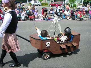 Floats, sand boxes, and excavators: Pirate Ship Wagon Float Wagon Pirate Ship, Pirate Ships Diy, Wagon Floats, Wagon Halloween Costumes, Wagon Costume, Pirate Tutu, Cardboard Pirate Ship, Wagon Ideas, Pirate Props