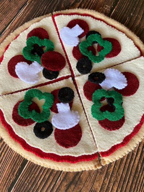 DIY Felt Pizza. Patterns and instructions. Created by Melissa of Whole Heartily. Felt Pizza Pattern Free, Felt Pizza Diy, Felt Christmas Cookies Play Kitchens, Felt Pizza Diy Food Patterns, Pizza Felt Diy, Felt Cookies Pretend Play, Felt Play Food Pizza, Felt Food Pizza, Homemade Baby Toys