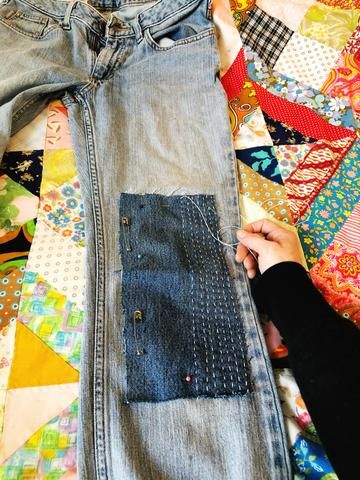 (1) Repairing Jeans with Oversize Knee Patches and Sashiko Stitching – wrenbirdarts Knee Patches For Jeans, Repairing Jeans, Boro Mending, Mending Jeans, Sashiko Boro, Repair Jeans, Sashiko Stitching, Perle Cotton, Sashiko Embroidery