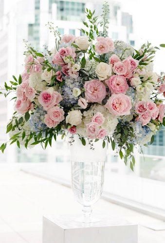 Amazing Wedding Centerpieces With Flowers ❤︎ Wedding planning ideas & inspiration. Wedding dresses, decor, and lots more. #weddingideas #wedding #bridal Centerpieces With Flowers, Flower Vase Ideas, Amazing Wedding Centerpieces, Unique Wedding Centerpieces, Pink Flower Arrangements, Expensive Flowers, Beautiful Wedding Centerpiece, Vase Ideas, Simple Wedding Flowers