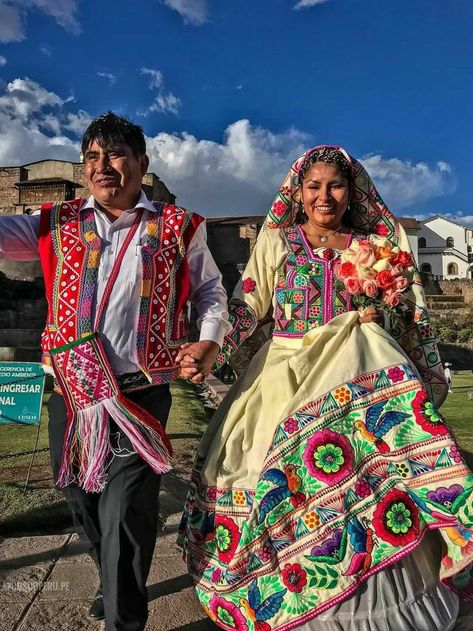 Peruvian Traditional Clothing, Peru Traditional Clothing, Chilean Clothing, Peruvian Wedding, Peru Clothing, Peruvian Dress, Peruvian Clothing, South American Textiles, Native Outfits