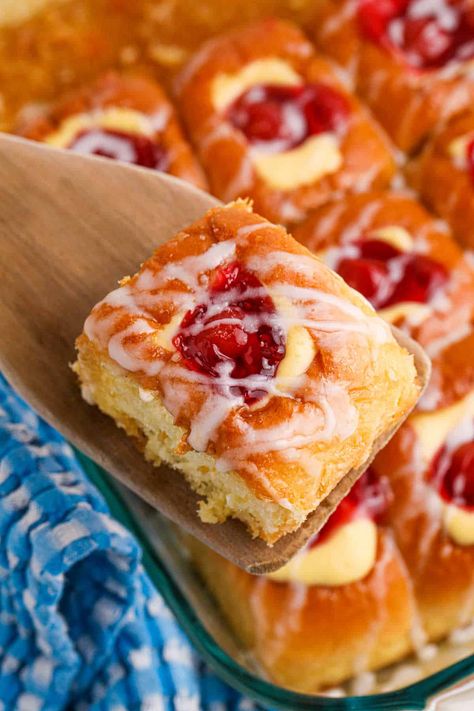 Cherry Hawaiian Danishes Cherry Hawaiian Danishes are a quick and easy favorite, perfect for brunch or as a delightful snack, featuring Hawaiian rolls with a creamy cream cheese filling and a dollop of cherry pie filling. Topped with sweet vanilla icing, this clever hack transforms simple ingredients into a treat that's sure to be a hit. Cherry Rolls Sweet, Pioneer Woman Cherry Rolls, Hawaiian Sweet Rolls Recipe Desserts, Hawaii Sweet Rolls Recipes, Hawaiian Roll Cream Cheese, Dessert Hawaiian Rolls, Pecan Cream Cheese Rolls 12 Tomatoes, Kings Hawaiian Danish Rolls, Hawaiian Roll Cheesecake Danish