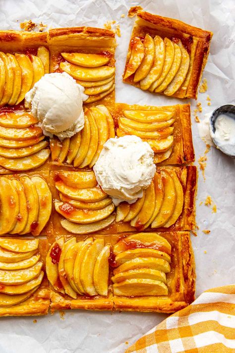 Apple Tart Puff Pastry, Puff Pastry Apple Tart, Tart With Puff Pastry, Apple Delight, Puff Pastry Apple, Apricot Preserves, Apple Puff Pastry, Comfort Food Chicken, Puff Pastries