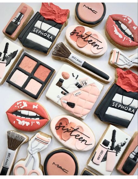 Edible Makeup, Makeup Is Art, Flood Cookies, 16 Cookies, Makeup Birthday, Biscuit Decoration, Shoe Cakes, Cookie Pictures, Decorative Cookies