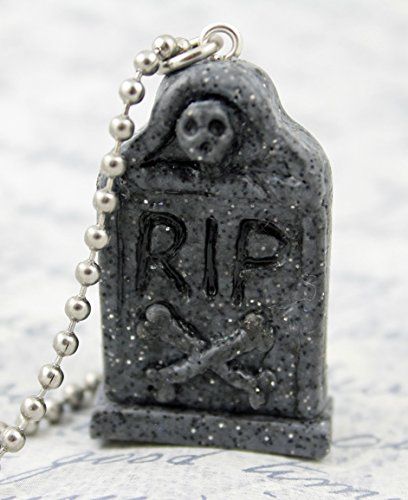 Diy Headstone, Dark And Creepy, Halloween Jewelry Diy, Gothic Jewelry Diy, Vampire Jewelry, Polymer Clay Halloween, Halloween Clay, Oh My Goddess, Goth Look