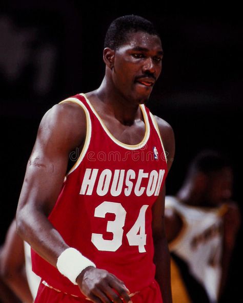 Rockets Basketball, Hakeem Olajuwon, Texas Sports, Nba Miami Heat, Sports Coach, Nba Legends, H Town, Basketball Legends, Magic Johnson