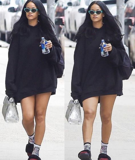 Slides Outfit, Socks Outfit, Cosy Outfit, Bad Gal Riri, Sock Outfits, Rihanna Style, Fashion And Beauty Tips, Rihanna Fenty, Bad Gal