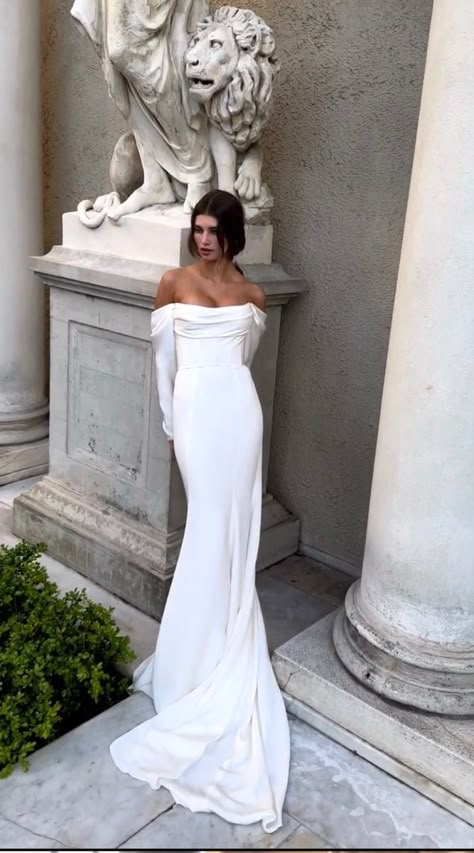 Elegant Long Sleeve Wedding Dresses, Simple Elegant Wedding Dress, Minimal Wedding Dress, Wedding Dresses Corset, Dream Wedding Ideas Dresses, Sleeve Wedding Dress, Styl Boho, Winter Wedding Dress, Wedding Mood