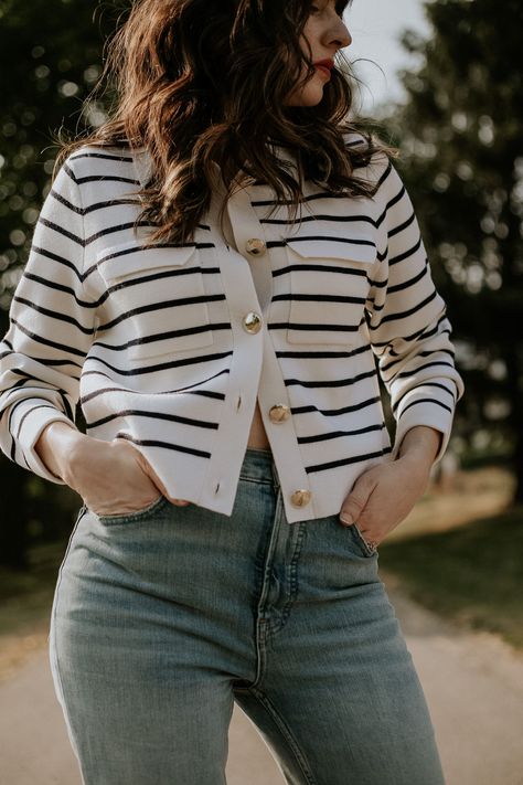 Striped cardigan with gold buttons, preppy french cardigan sweater. Sézane Betty Cardigan review. Betty Cardigan Sezane, Sezane Betty Cardigan, Sezane Betty Cardigan Outfit, Stripped Cardigan Outfits, Light Cardigan Outfit, Sezane Autumn, Striped Cardigan Outfit, French Cardigan, Betty Cardigan