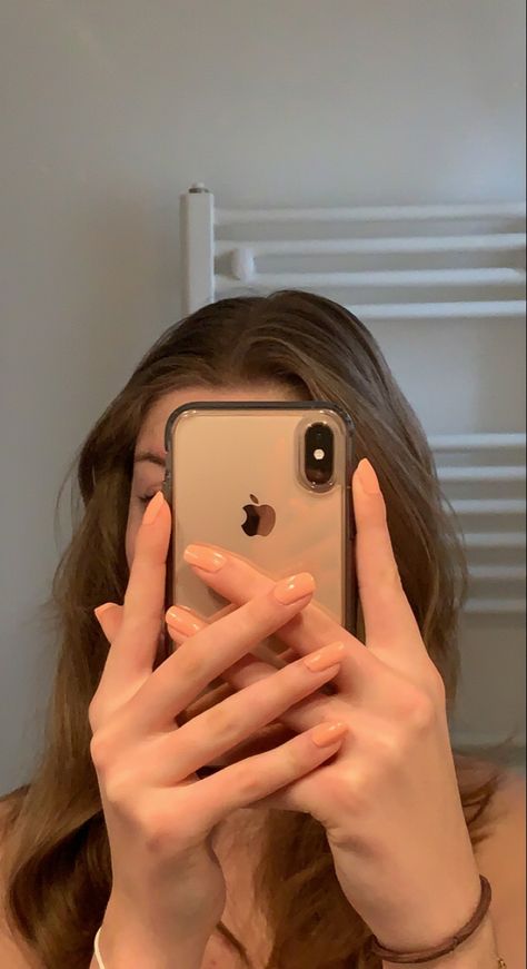 Iphone Xs Photo, Iphone Xs Mirror Selfie, Iphone X Mirror Selfie, Iphone Mirror Selfie Aesthetic, Iphone Mirror Selfie, Pelo Cafe, Ootd Simple, Phone Selfie, Kpop Phone Cases