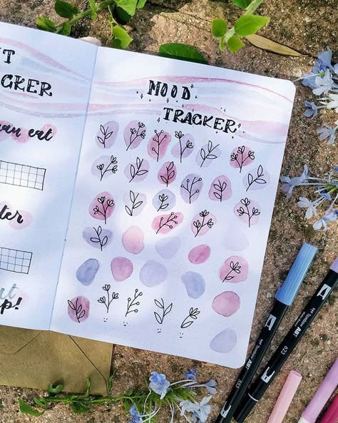 Journal Mood Tracker Ideas, Bujo Trackers, Mood Tracker Ideas, Bullet Journal Mood Tracker, Journal Mood Tracker, Bullet Journel, Tracker Ideas, Bullet Journal Ideas Templates, Creating A Bullet Journal