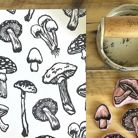 Carved Stamps, Hand Carved Rubber, Sketchbook Journal, Little Mushroom, Lino Art, Clay Stamps, Hand Carved Stamps, Stamp Carving, Handmade Stamps