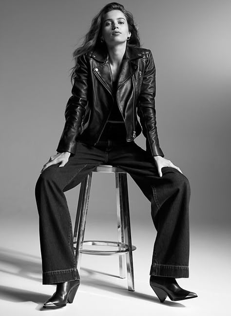 Leather Photoshoot, Leather Jacket Photoshoot, Rock Photoshoot, Celebrities Outfits, Photoshoot Studio, Black Jackets, Rock Outfits, Sitting Poses, Leather Jacket Outfits