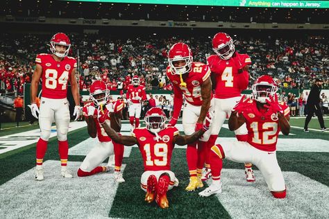 Chiefs Kingdom Wallpaper, Nfl Patrick Mahomes Wallpaper, Kansas City Nfl, Red Kingdom Chiefs, Chiefs Win, Kansas City Chiefs Superbowl Champions, Kc Chiefs Football, Nfl Photos, Kansas City Chiefs Football