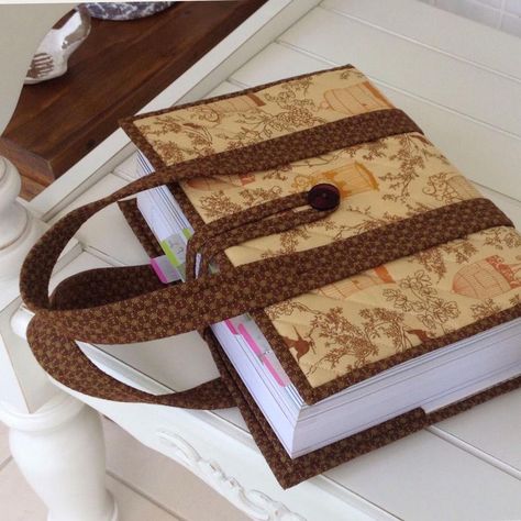 Custom Bible Cover, Bible Cases, Bible Bag, Fabric Book Covers, Book Cover Diy, Custom Bible, Astuces Diy, Bible Covers, Diy Journal