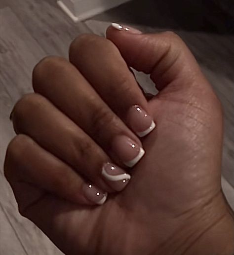 Simple Short Neutral Nail Designs, Gel Mani Short Nails Natural Design, Winter Nails Acrylic Classy Short, Shortie French Nails, Small Round Nails Design, Natural Shellac Nail Ideas, Cruise Nails Short, Square Round Nails Short, Dip Powder Nails Short Square