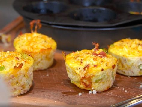 Baked Loaded Cauliflower Bites Recipe (Low Carb, Keto, Cheesy) Keto Cauliflower Bites, Loaded Cauliflower Bites, Low Carb Alternatives, Potato Skin Bites, Baked Cauliflower Bites, Cauliflower Recipes Healthy, Recipe Tiktok, Recipe Low Carb, Loaded Cauliflower