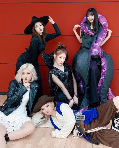 Kpop Halloween Costume, Kpop Costume, Itzy Ot5, Halloween Icons, Fantasias Halloween, Dance Practice, Indiana Jones, Kpop Wallpaper, Kpop Girl Groups